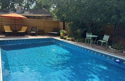 Littleton House | Retro modern house with Pool, AC, great patio, stocked kitchen - No cleaning fee