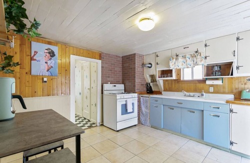 Golden House | Retro Retreat-Creekside in Downtown Golden