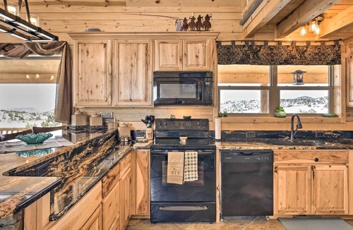 Del Norte Cabin | Rio Grande National Forest Cabin: Views & Hot Tub