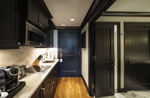 Avon Apartment | Ritz Carlton Bachelor Gulch, Beaver Creek - ski in out!