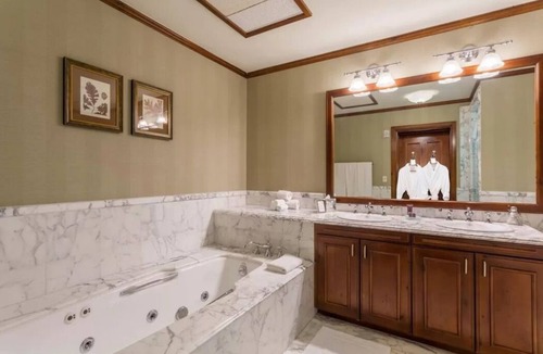 Aspen Condo | Ritz Carlton Club 3BR/3BA suite w/Slopeside Mountain View - SKI IN/SKI OUT!