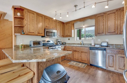 Howard House | River Frontage Spacious Family Fun