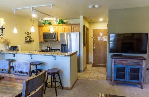 Historic District Apartment | River Mtn Lodge W314