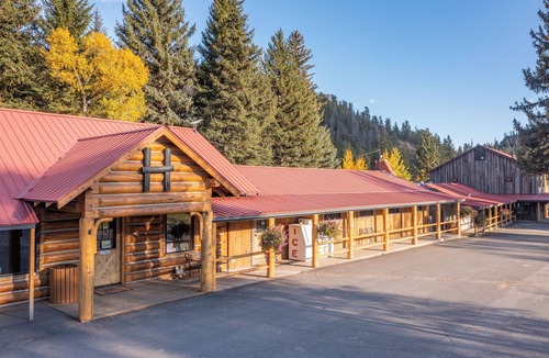 Almont House | River & Ranch Retreat: Fish, Raft, Hike & Ride in Rocky Mountain Bliss