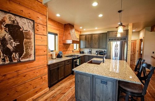 Grand Lake House | River Ridge Lodge - Brand new home overlooking the Colorado River! Sleeps 6!