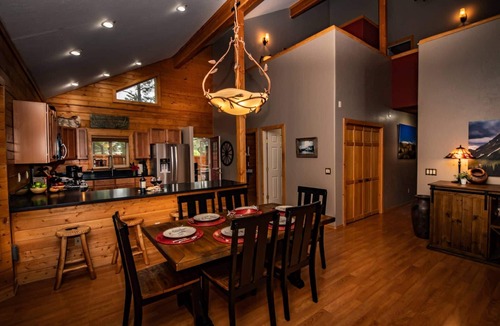 Pagosa Springs House | River Rock Cabin: Hot Tub, Arcade Room, Fire Pit, 3 Min to Uptown Pagosa, Private Colorado Setting