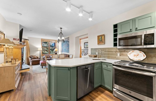 River Run Condo | River Run Condo w/Private Balcony for Courtyard Views, Close to Gondola!