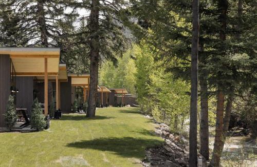 Grant House | River Run Sauna & Cold Plunge Creekside Cabin