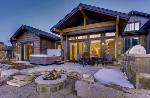 Fairmount On The River House | River Song at The Shores