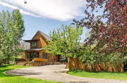 Carbondale House | River Valley Retreat | Luxe Home for 30+ Nights