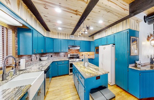 Rio Vista Estates Cabin | River view retreat with mountain views - hot tub, balcony, wood stove & W/D