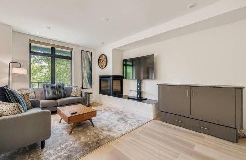 Willow Grove House | River West 822
