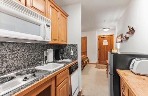 Four O'Clock Apartment | Riverbend Lodge 109 by Great Western Lodging
