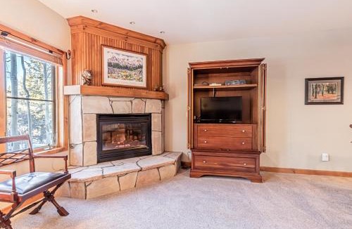 Four O'Clock Apartment | Riverbend Lodge 120 by Great Western Lodging