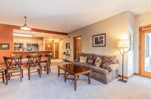 Four O'Clock Apartment | Riverbend Lodge 120 by Great Western Lodging