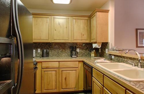 Four O'Clock Apartment | Riverbend Lodge 216 by Great Western Lodging
