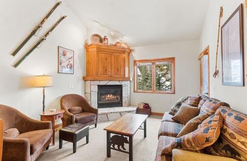 Four O'Clock Apartment | Riverbend Lodge 217 by Great Western Lodging