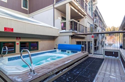 Four O'Clock Apartment | Riverbend Lodge 217 by Great Western Lodging
