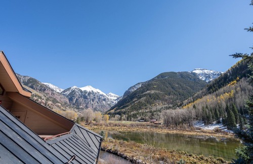 Telluride House | RIVERCROWN 7- Luxury Downtown Townhome, VIEWS, Sauna and 2 Hot Tubs