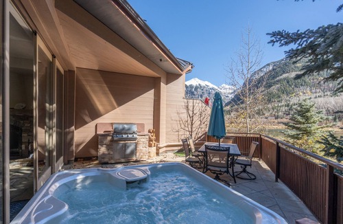 Telluride House | RIVERCROWN 7- Luxury Downtown Townhome, VIEWS, Sauna and 2 Hot Tubs