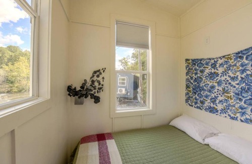 Dillsboro Apartment | Riverfront | Hikes, Rafting & Smokies Close!