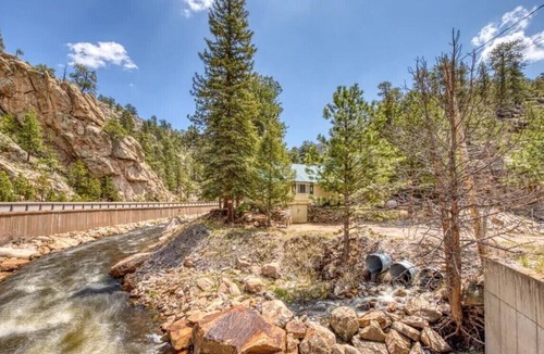 Drake House | Riverfront house on large property - Monthly rental May to September