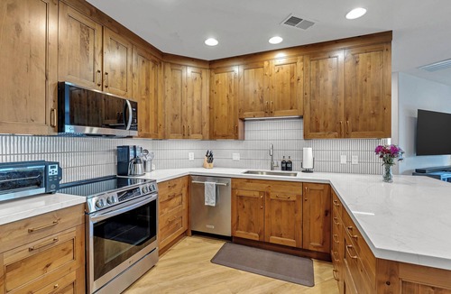 Edwards Condo | Riverfront Luxury within Minutes to Skiing