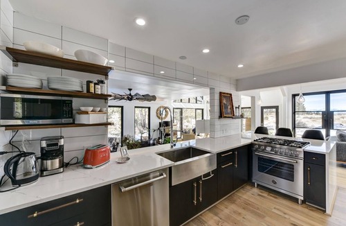 Buena Vista House | Riverfront Retreat w/Mountain Views