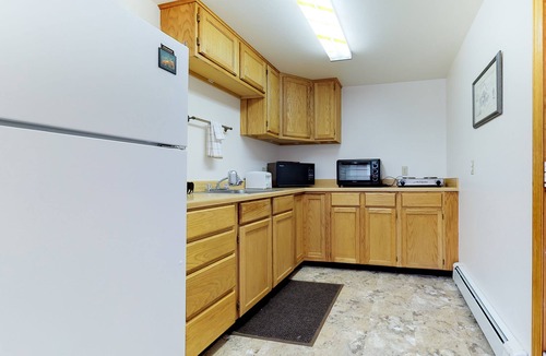 Carbondale House | Riverside cabin with natural spring hot tubs - close to skiing & fishing