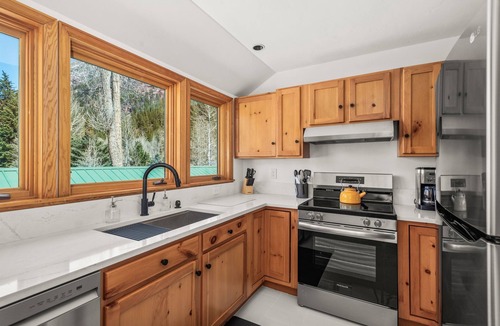 Redstone House | Riverside Retreat | Redstone’s Refined Hideaway