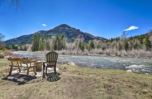 Redstone House | Riverside Retreat | Redstone’s Refined Hideaway