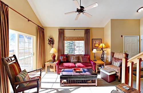 Edwards Apartment | Riverside Treehouse
