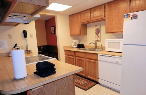 Historic District House | Rockridge Breathtaking 2BR Townhouse Ideal for Couples