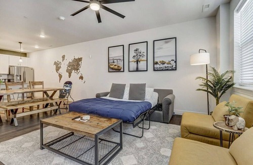 Colorado Springs House | Rocky Retreat! Family Townhome w/BBQ & Workspace