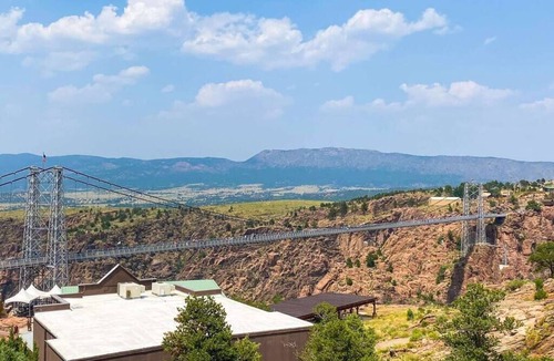Howard House | Rocky Top Lodge Suite 3