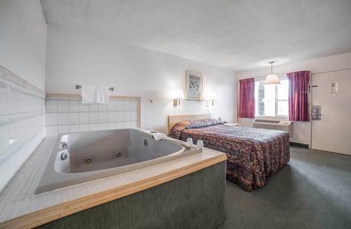 Boardman Hotel | Rodeway Inn Boardman - Hermiston