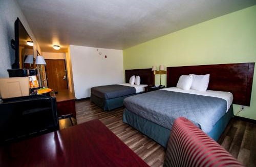 Rustic Hills Hotel | Rodeway Inn Central Colorado Springs