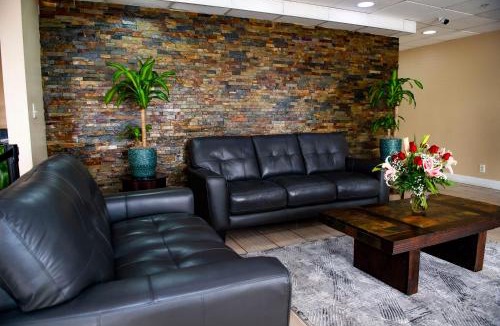 Rustic Hills Hotel | Rodeway Inn Central Colorado Springs