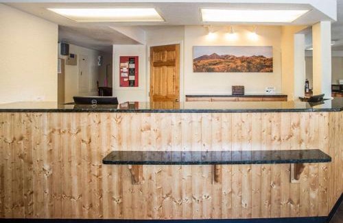 Evans Hotel | Rodeway Inn Greeley