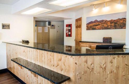 Evans Hotel | Rodeway Inn Greeley