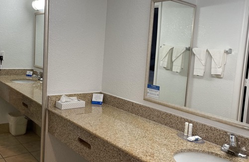 Williamsburg Hotel | Rodeway Inn & Suites Williamsburg Central