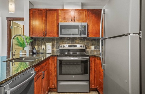 Canmore Apartment | Romantic Mountain Escape – Outdoor Hot Tubs & Private Balcony!