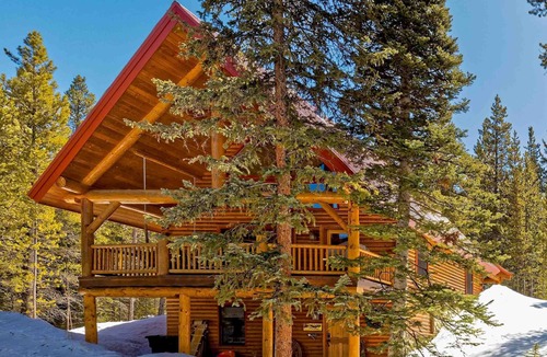 Breckenridge Park Estates Cabin | Romantic Rustic Cabin with Scenic Peak 8 Views, Hot Tub and 75" TV