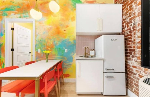Golden Triangle Apartment | Romelle Art Suite 102