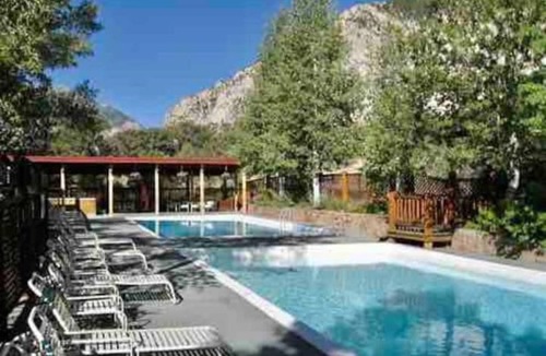 Nathrop Cabin | Romley Cabin at Deer Valley with geothermal pool & more! Family & Pet Friendly