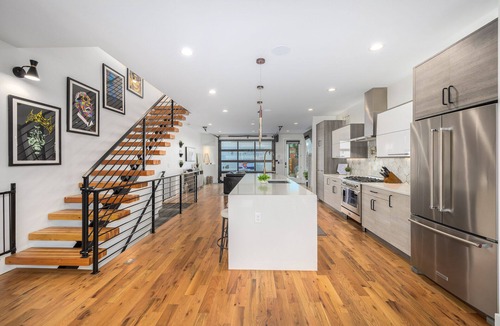 Overland House | Roof Top Patio, Hot Tub, & Minutes from Downtown!