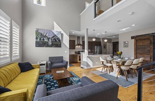 Fort Collins House | Rooftop Hot Tub! Walk to Old Town, Brews, & River. Enjoy Arcade-grade Skee-Ball!