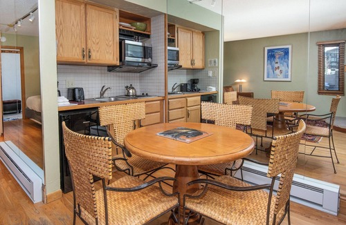 Vail Condo | Rooftop Hot Tub, Walk to Gondola, LH306