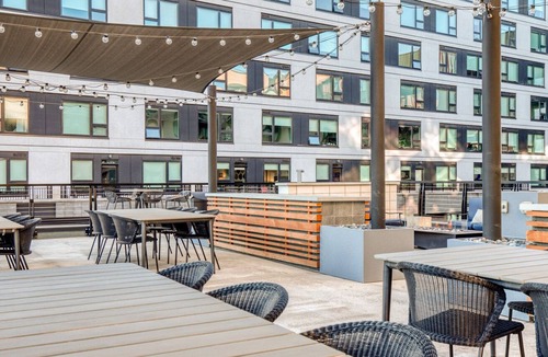 Congress Park Apartment | Roomy Congress Park 1BR w/ Gym & Pool, near shops & dining, by Blueground