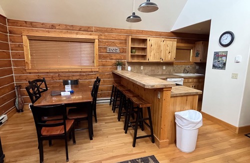 Almont Cabin | Roomy Taylor Canyon Cabin With Private Fishing Access